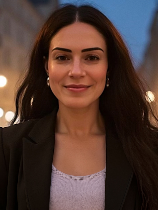 headshot of Hannah Gross